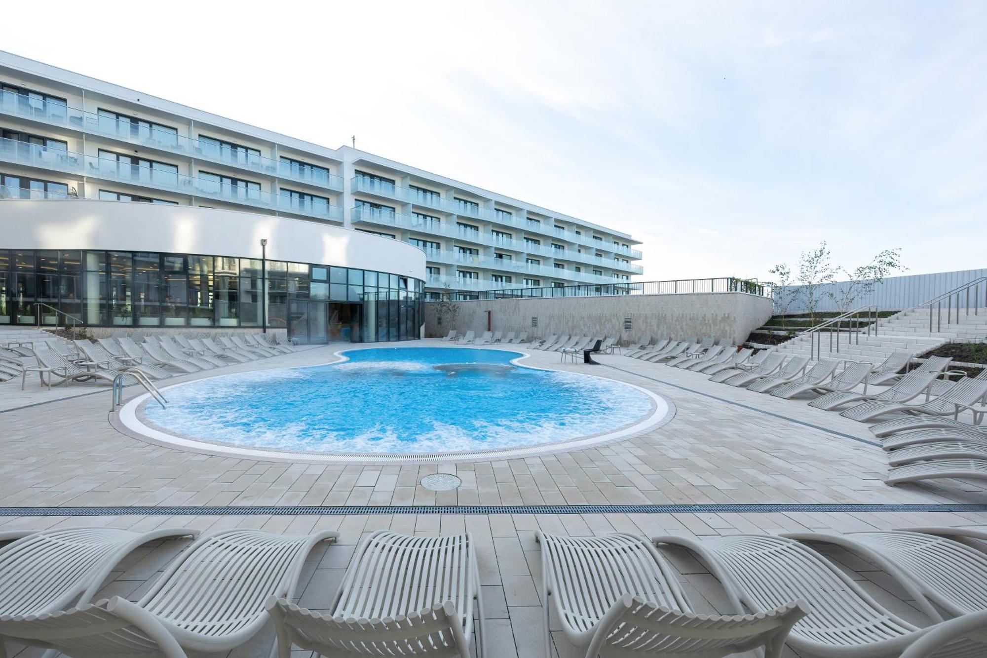Family Apartment With Gym And Swimming Pool By Renters Prestige Колобжег Экстерьер фото