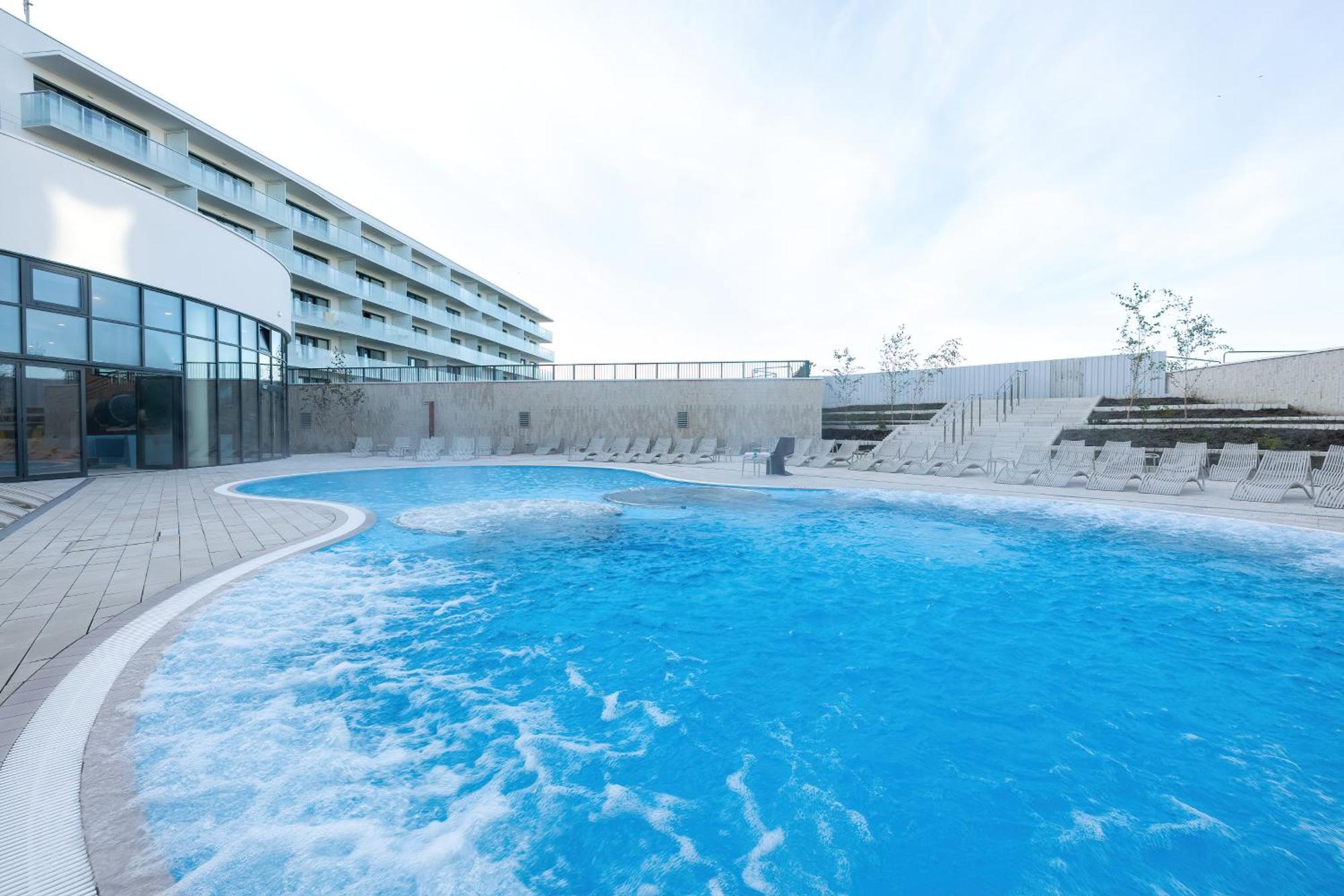 Family Apartment With Gym And Swimming Pool By Renters Prestige Колобжег Экстерьер фото